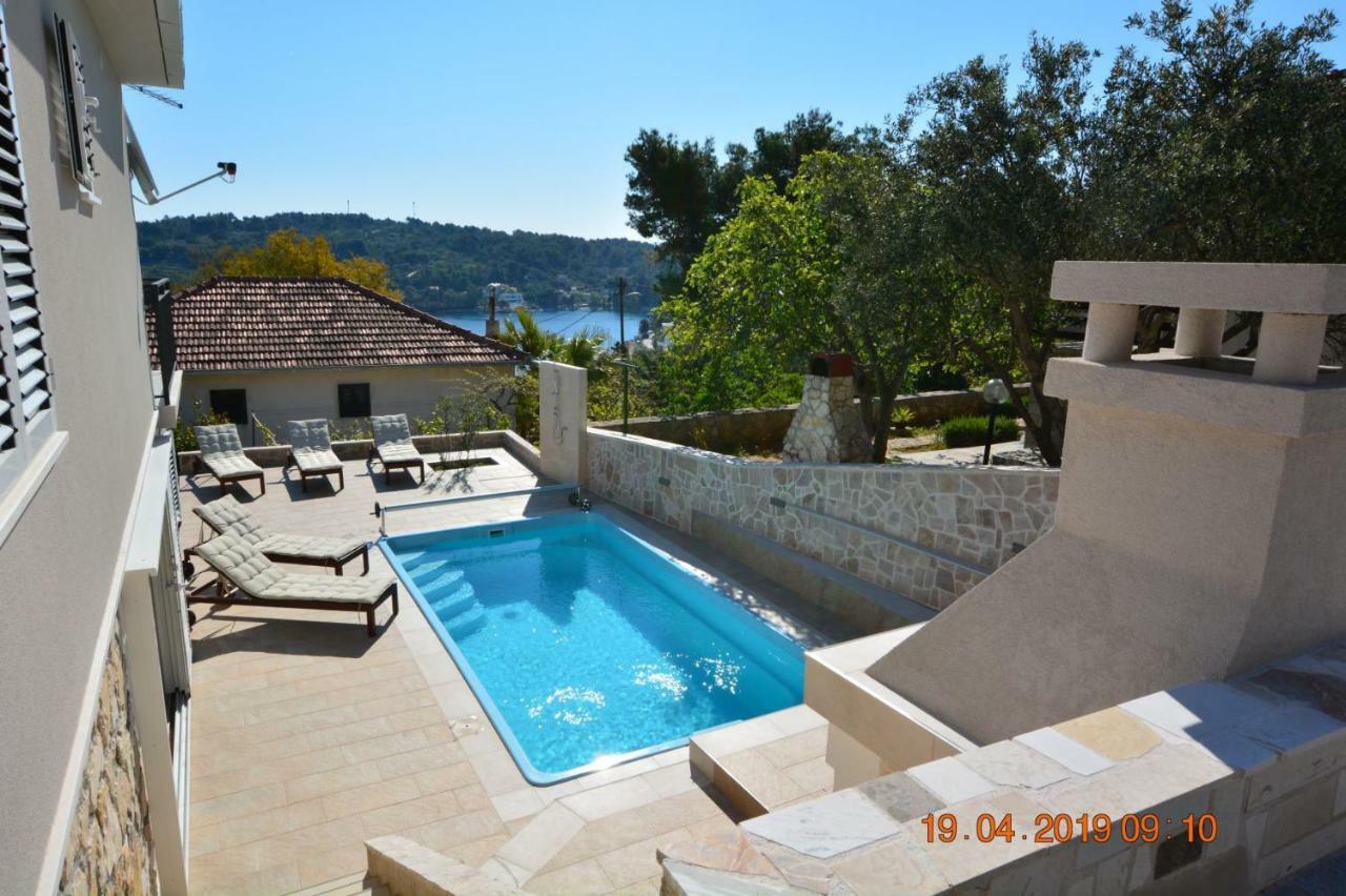 Sealodge - Luxe Villa, Private Pool, Mooring, Parking, Sea & Mountain View, At 150 M From Idyllic Private Beach Rogac Ngoại thất bức ảnh