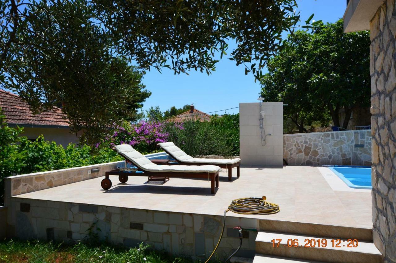 Sealodge - Luxe Villa, Private Pool, Mooring, Parking, Sea & Mountain View, At 150 M From Idyllic Private Beach Rogac Ngoại thất bức ảnh